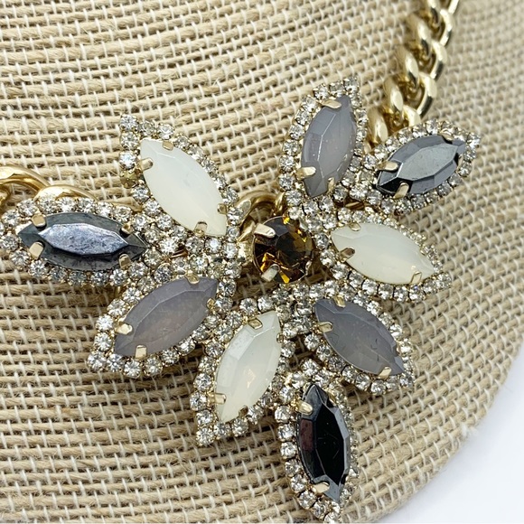 Cara NY sparkling marquis rhinestone flower chunky gold chain statement necklace - Picture 6 of 11